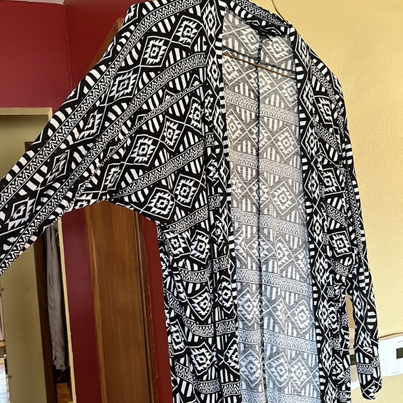 EUC Forever 21 Black and white long cardigan - Picture 2 of 7